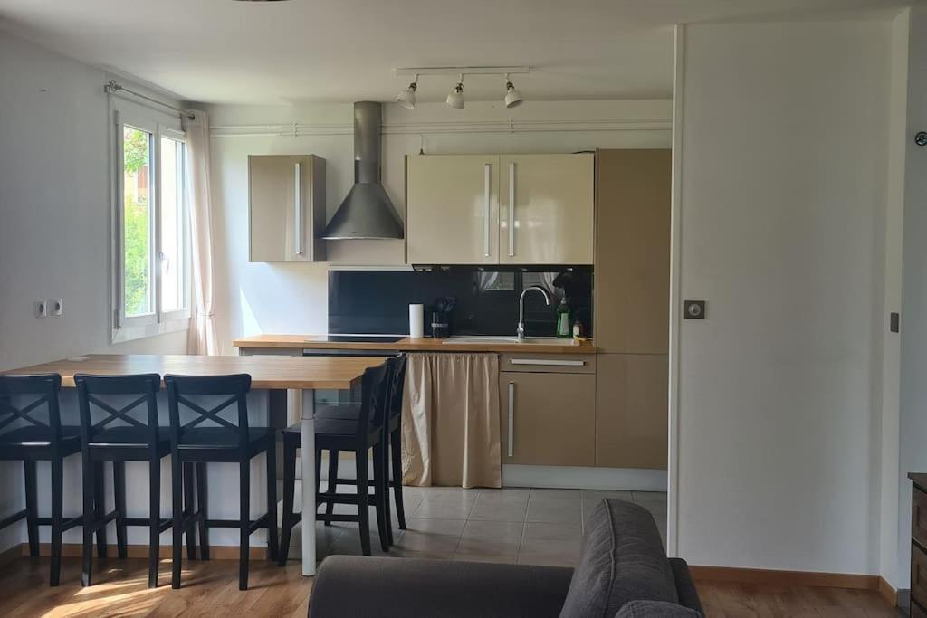Superbe Appartement En Residence Avec Parc Orleans Luaran gambar